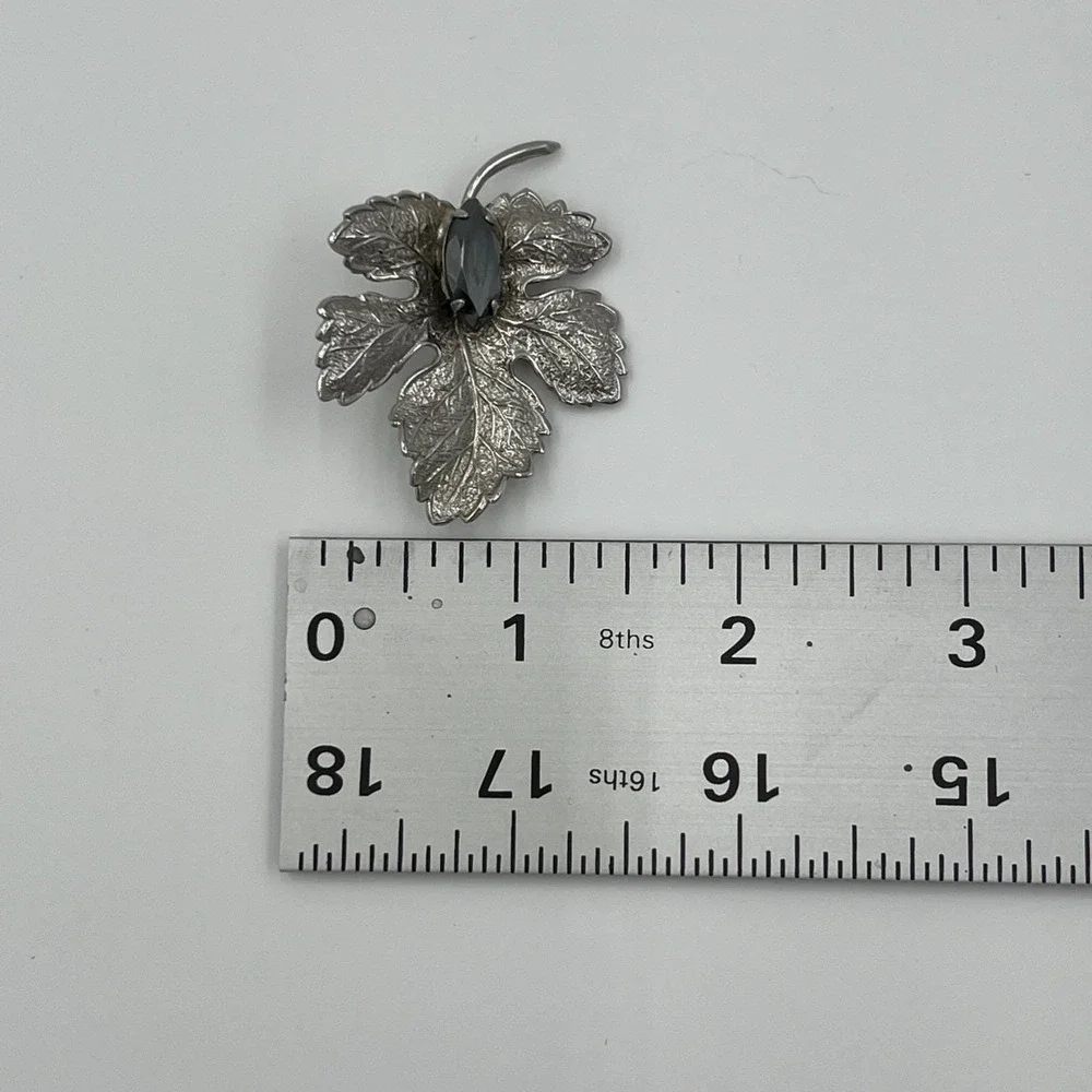 Vintage Silver Tone Leaf‎ Brooch Marquise Hematite Rhinestone Botanical Pin
